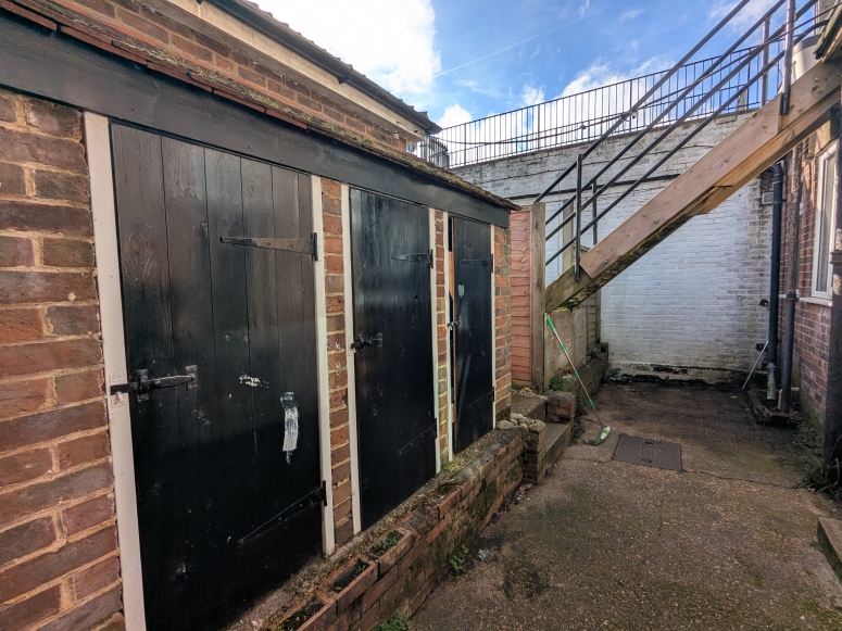 212, London Road, Burpham, Guildford, GU4 7JS