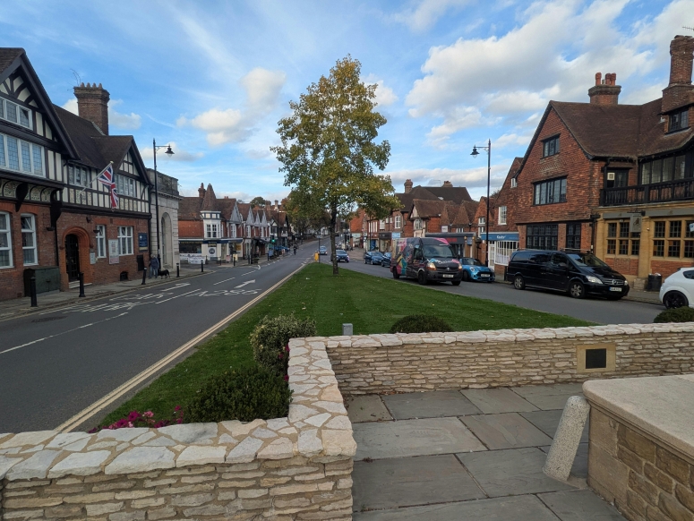 Kiosk Unit, 14 High Street, Haslemere, GU27 2JE