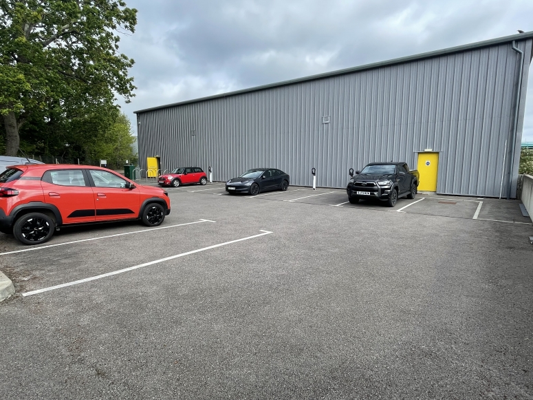 11 Midleton Industrial Estate, Guildford, GU2 8XW