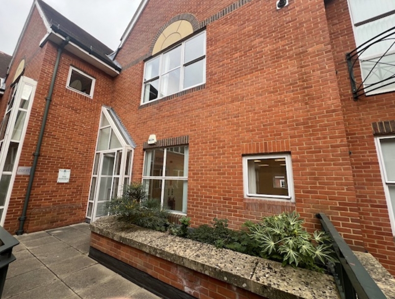 4 Eastgate Court, Guildford, GU1 3AW